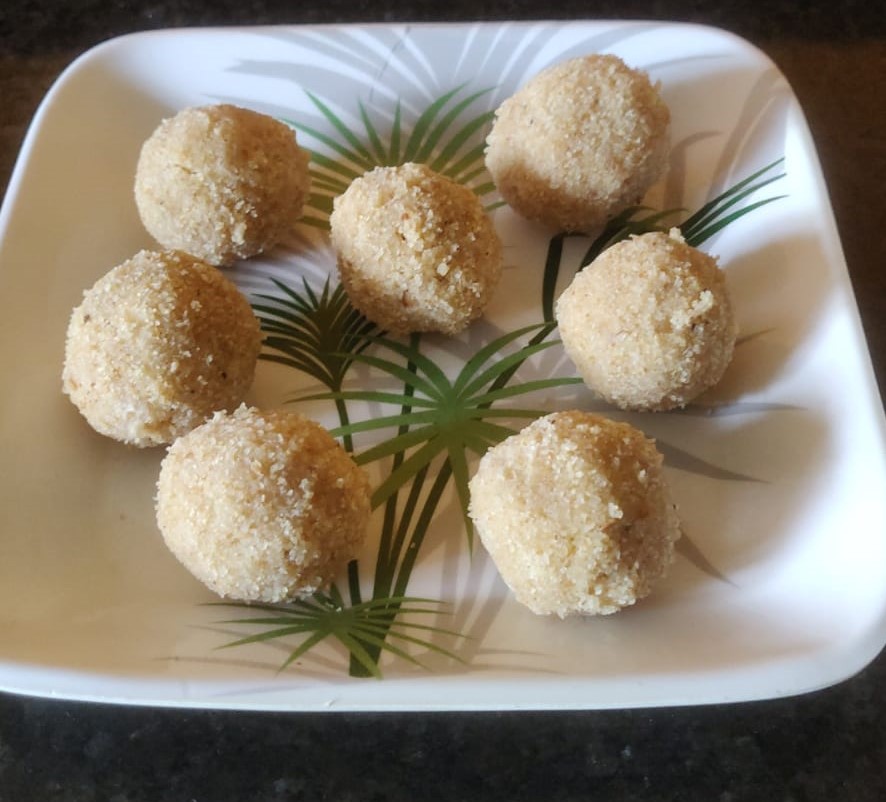 Rawa Coconut Ladoos