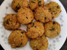 Wheat Bajri Methi Wada