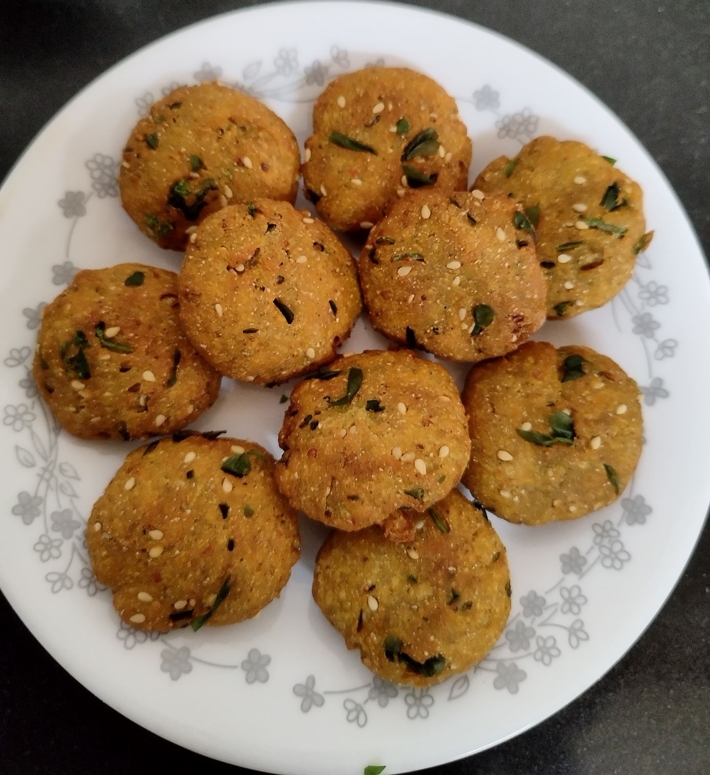 Wheat Bajri Methi Wada